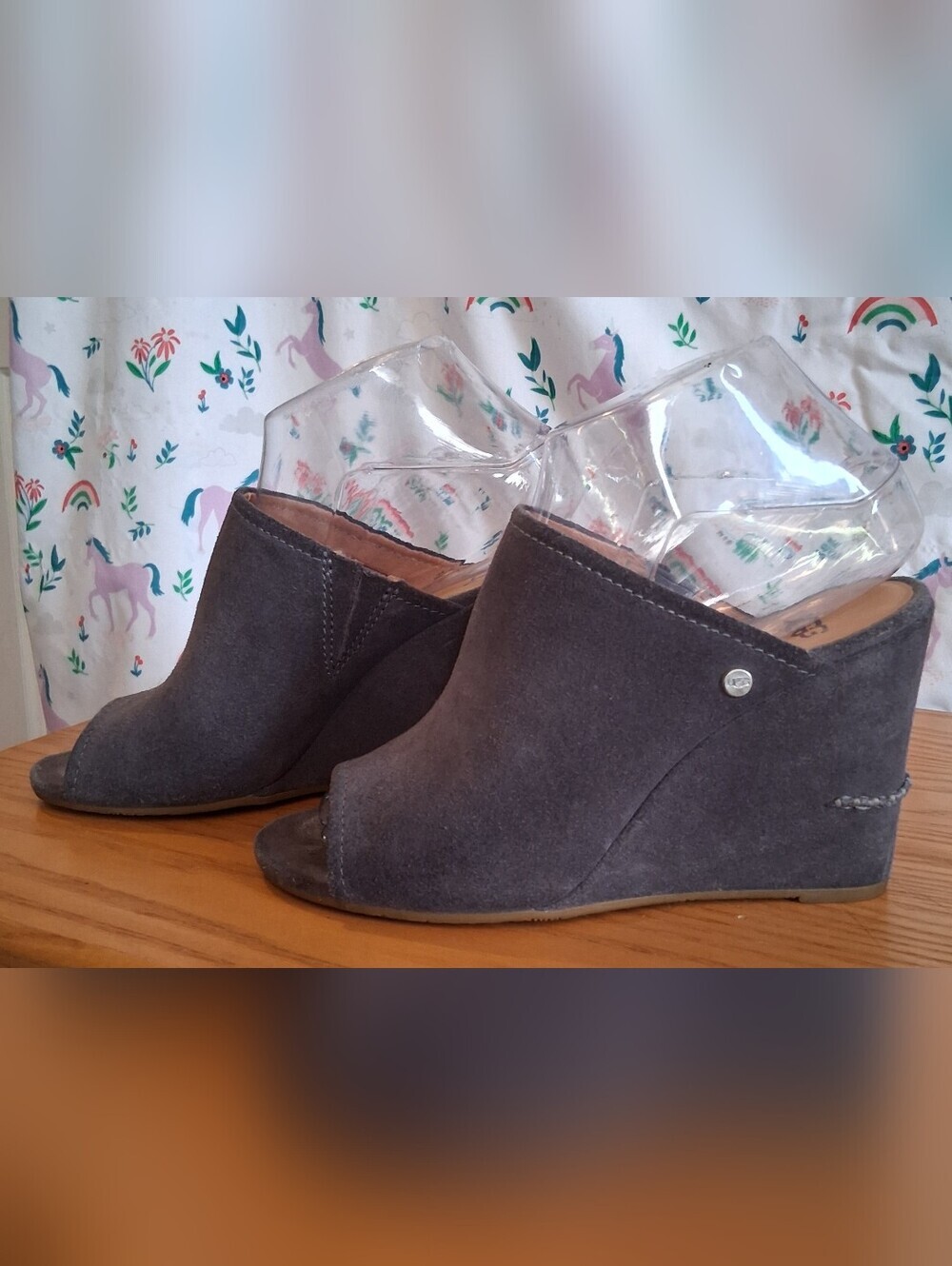 NWOT UGG Lively Grey Suede Boho Casual Peep Toe Wedge Heel Shoe SZ 7